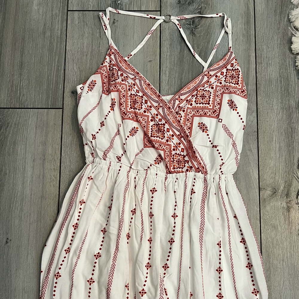 White with red detail crisscross back dress